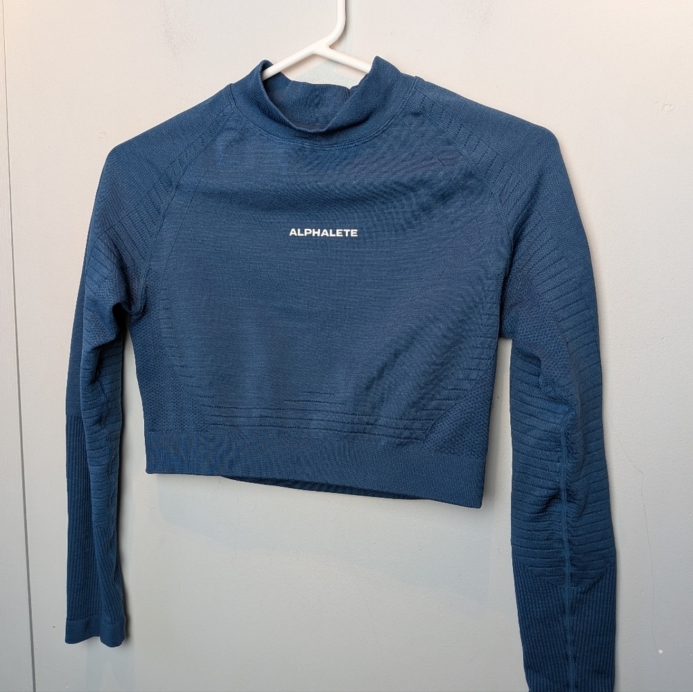 ALPHALETE Crop Top Women Long Sleeve Size ? (S-M) Blue Color Activewear Gym